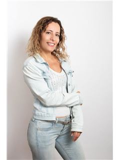 Laura Cabrera - RE/MAX Blue