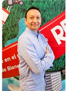 Carlos Pliego  - RE/MAX Savic