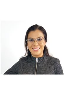 Karina  Estrada  - RE/MAX Puerta de Hierro