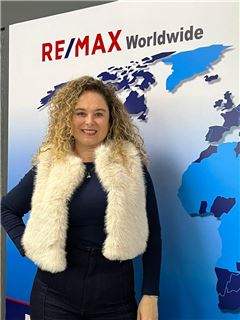 Nubia  Izeta - RE/MAX Guizar