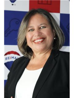 MARIA DEL CARMEN SUAREZ SOLIS  - RE/MAX Realty Nova