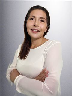 Adriana  Villacis - RE/MAX Inmobiliaria Integral