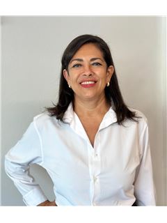 Carolina Jacqueline Flores Cota - RE/MAX Pacific Life