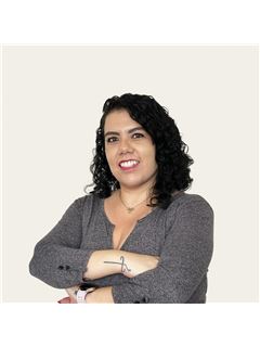 Karina Vargas - RE/MAX Daia