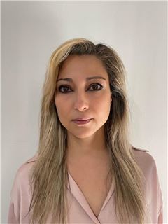 ERIKA   SAENZ - RE/MAX Real Estate Consul..