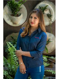 Nayeli Correa Altamirano - RE/MAX Valle
