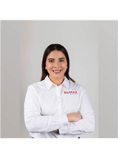 Jackeline Gutierrez - RE/MAX Grand