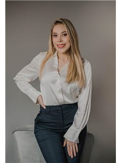 Broker/Owner - Yassely V. Saldaña - RE/MAX One