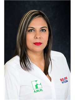 Renata  Castañón  - RE/MAX Inmobiliaria Integral