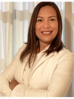 Claudia Castañeda - RE/MAX Colonial