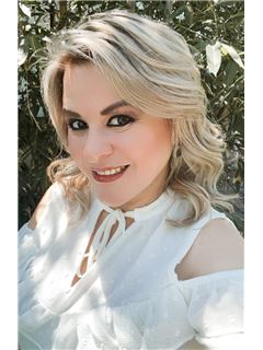Berenice Torres - RE/MAX SH Deluxe