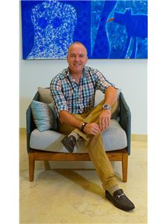 Raul Villanueva - RE/MAX On The Bay