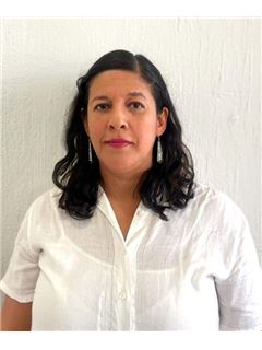 Karla Solis Cardenas - RE/MAX Instantips