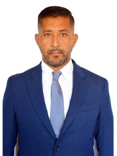 Jorge Antonio  Meda Vidal - RE/MAX On The Bay