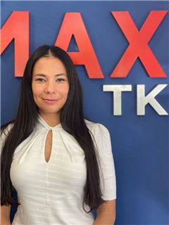 Larissa Juárez Villegas - RE/MAX TK
