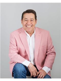 Broker/Owner - Flavio Diego Sandoval González  - RE/MAX SH Deluxe