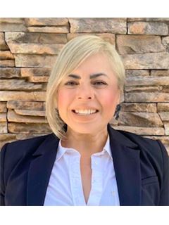 Sandra Navarrete - RE/MAX SH Deluxe