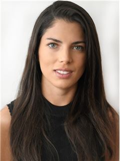 Claudia Vaca - RE/MAX Cabo Sanctuary Real Estate