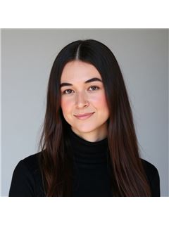 Alexandra De la Garza Villalobos - RE/MAX Cabo Sanctuary R. E.