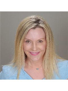 Janelle Fautt - RE/MAX Accord