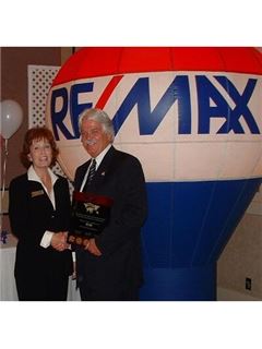 Ruth Ann Davidson CRS - RE/MAX Accord