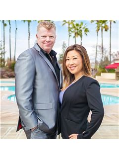 Darren Hall and Jenny Cooper Real Estate Powered By RE/MA - RE/MAX Gold