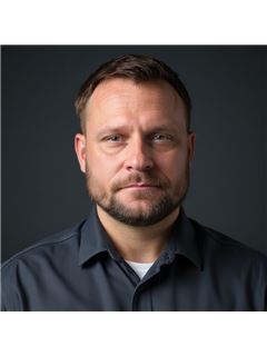 Fredrick Lukanchoff - RE/MAX Honolulu