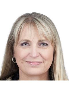 Cari Ann Poscente - RE/MAX Advantage