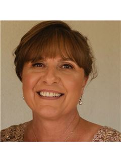 Natalie Chadborn - RE/MAX Classic Realty