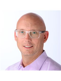 Jesse Morales - RE/MAX Professionals