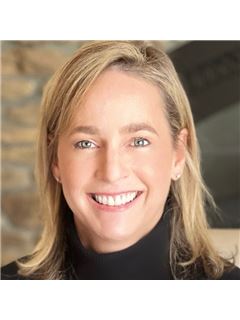 Julie Knecht - RE/MAX Professionals