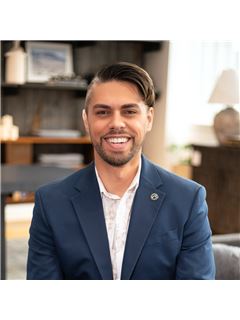 Ryan Navarrete - RE/MAX Professionals