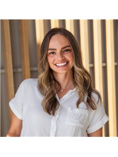 Samantha Saquella - RE/MAX Professionals