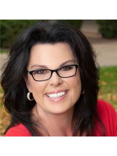 Broker/Owner - Barbie A. Lindsey - RE/MAX Desert Showcase