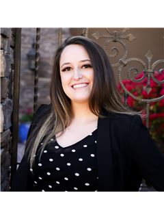 Associate - Olivia Medina - RE/MAX Solutions