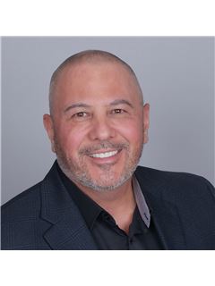 Armando J. Banda - RE/MAX Desert Showcase