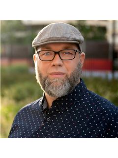 Joshua Skroch - RE/MAX Professionals