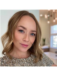 Chloe Pierce - RE/MAX Professionals