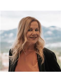 Linda L. Landry - RE/MAX Real Estate Group