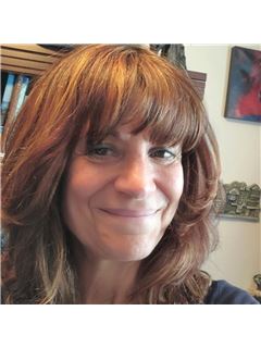 Lisa Lopresti - RE/MAX Nexus