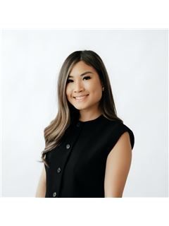 Holli Nguyen - RE/MAX Professionals