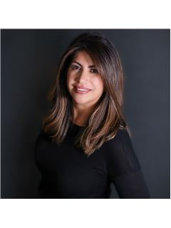 Valerie Jandro - RE/MAX Associates