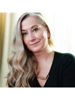 Associate - Trudy Falliaux - RE/MAX Momentum