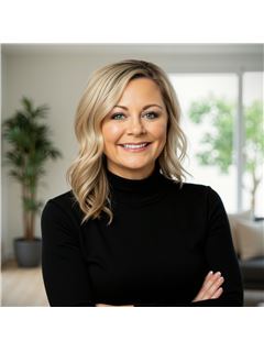 Amie Peterson - RE/MAX Momentum