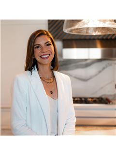Jenna Auslam - RE/MAX Professionals