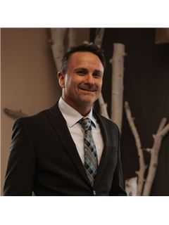 Bob Landry - RE/MAX Real Estate Group