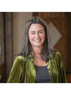 Kelli Bennett - RE/MAX Properties of the Summit