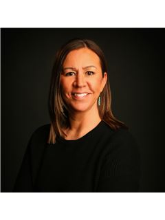 Genevieve Hall - RE/MAX Capital