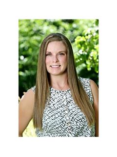 Nichole Marie Eberhard (mickelson) - RE/MAX Momentum