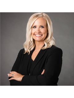 Genevieve Schawe - RE/MAX Real Estate Group